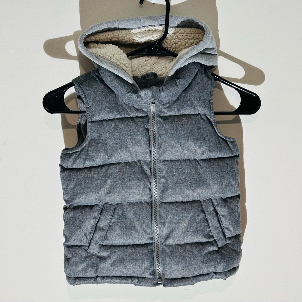 Gray Hooded Puffer Vest( Old Navy- 5T)